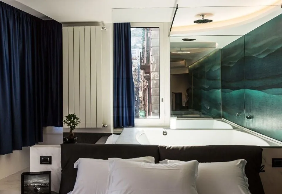The Boutique Napoli Suite