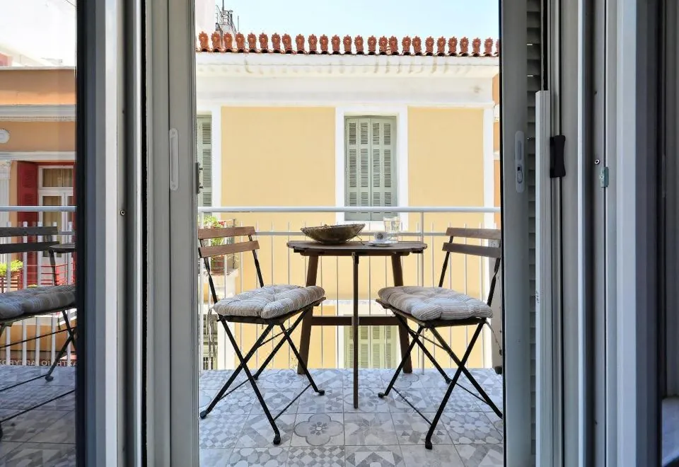 Plaka Elegant Apartment