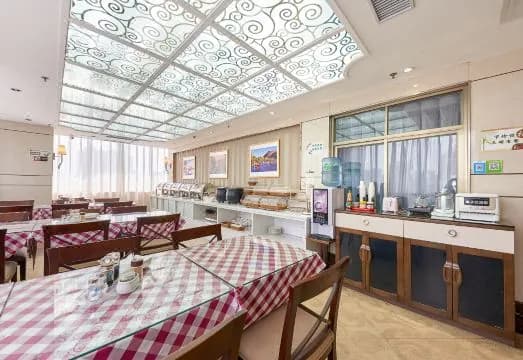 Kaixuanlong Hotel (Guangzhou Huanshi Road Ouzhuang Metro Station)
