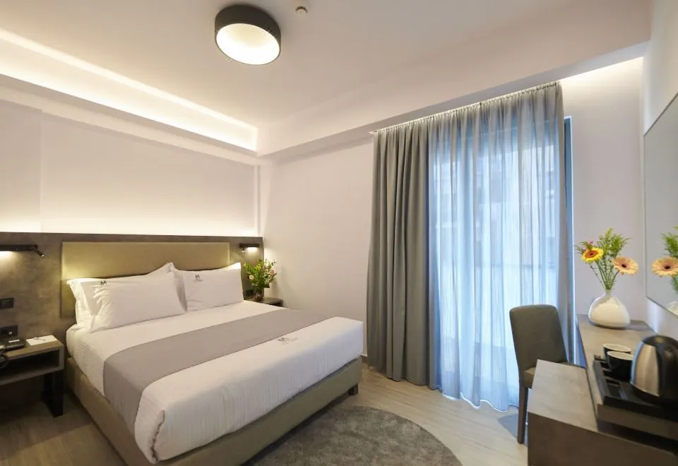 Meni Hotel & Apartments