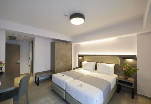 Meni Hotel & Apartments