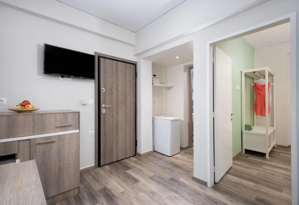 Enattica Syntagma Living