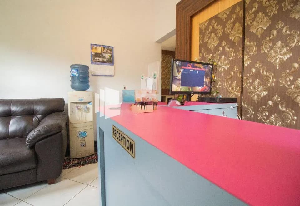 The Doctor Guest House Syariah Mitra RedDoorz near Pakuwon Mall Yogyakarta
