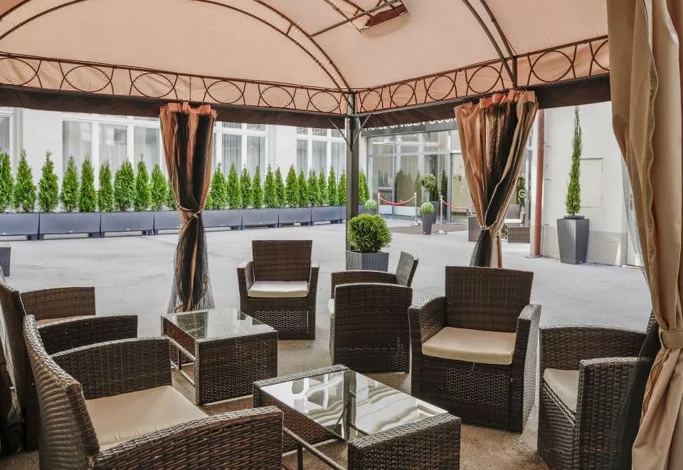 Hotel Garden Court