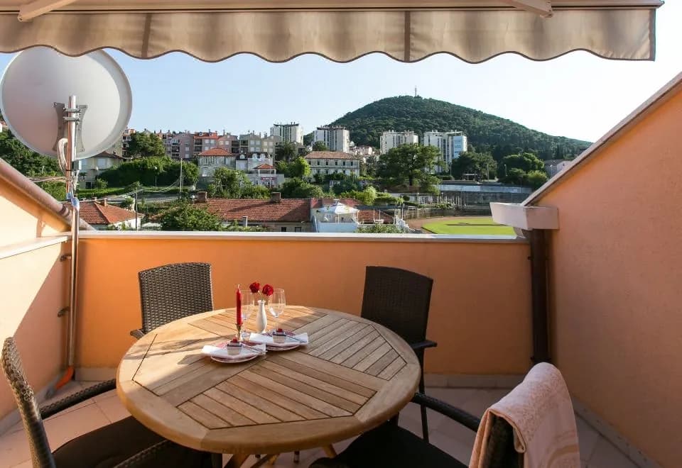 Apartments Miramare & Campara