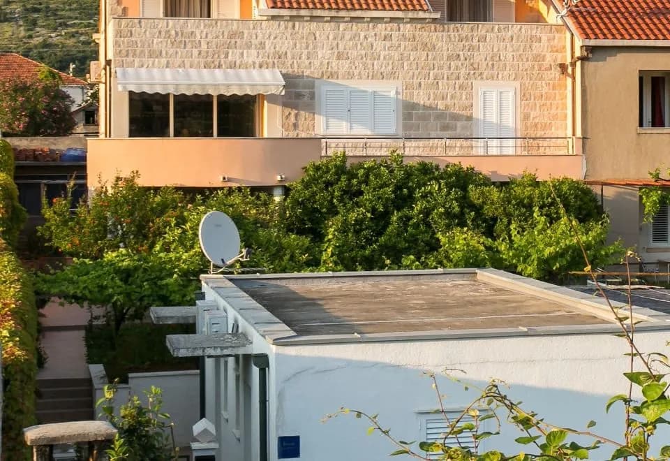 Apartments Miramare & Campara