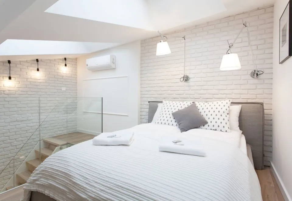 Luxury Mint Apartments Main Square