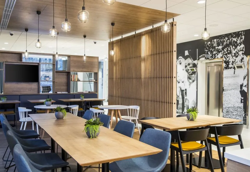 Courtyard by Marriott Edinburgh West
