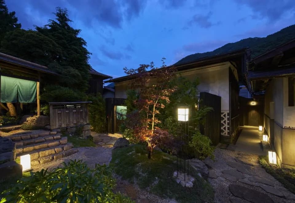 BYAKU Narai