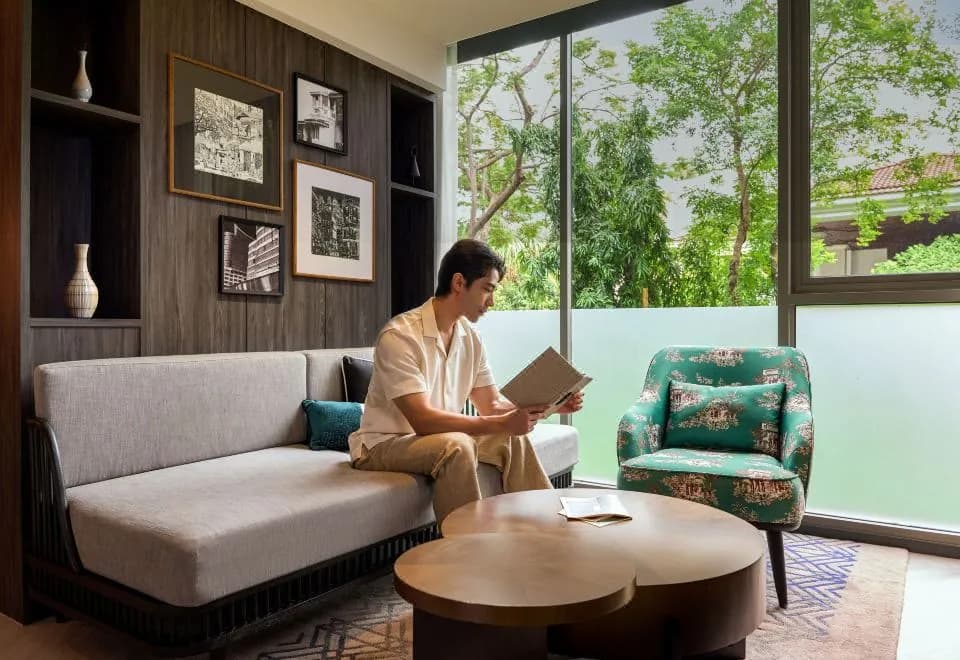 Madi Paidi Bangkok, Autograph Collection