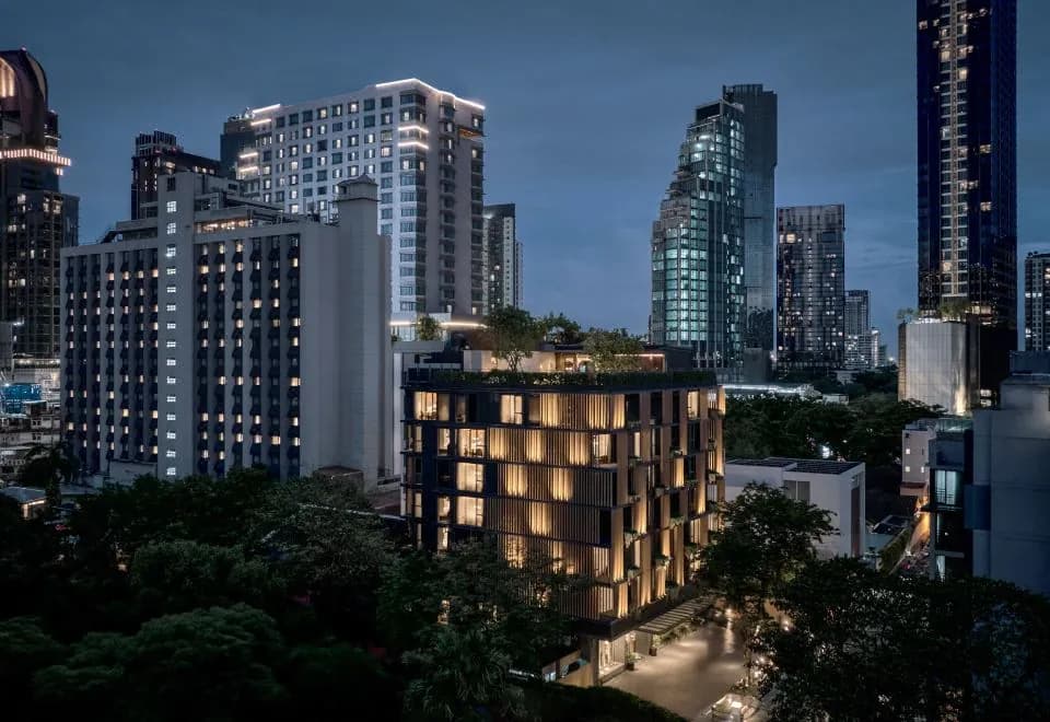 Madi Paidi Bangkok, Autograph Collection