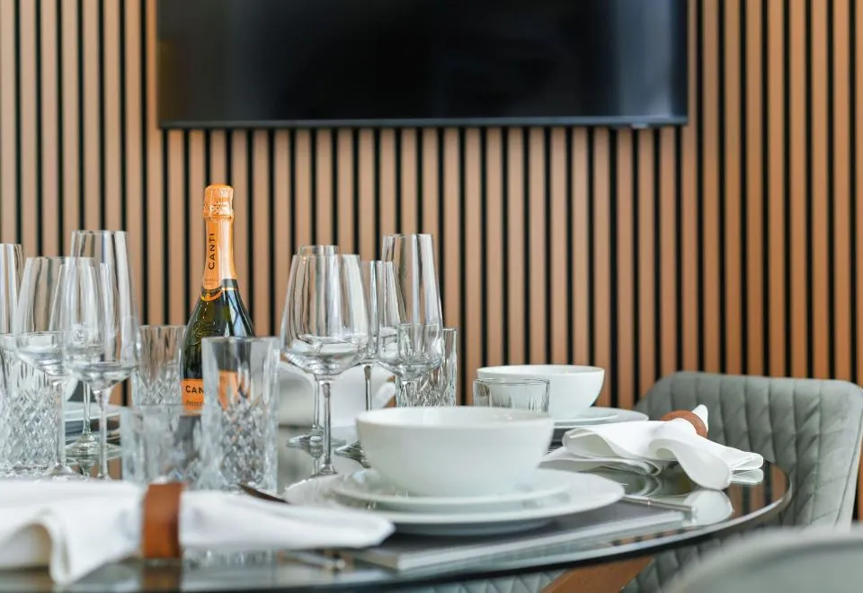 Avari Apartments - Hatton Collection