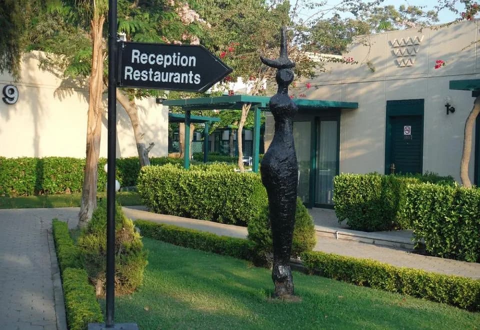 Cairo Pyramids Hotel