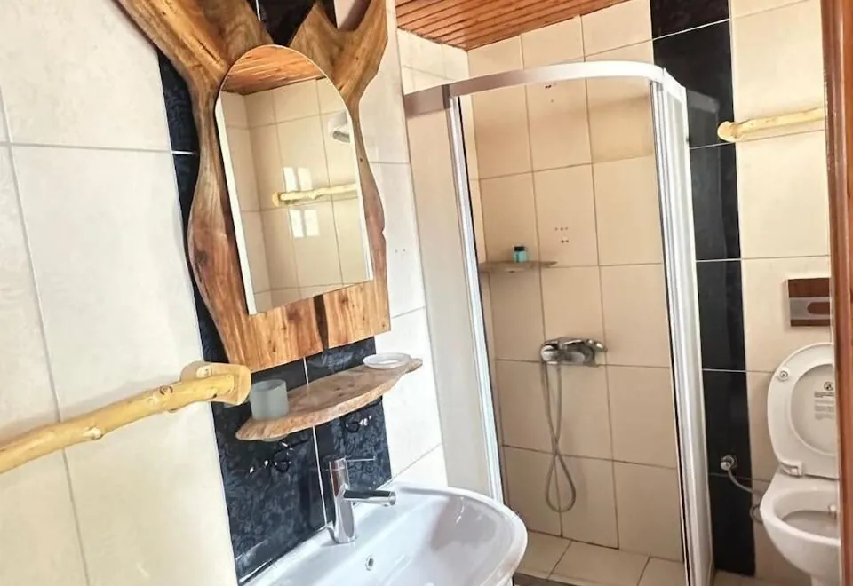 Otel Wood House