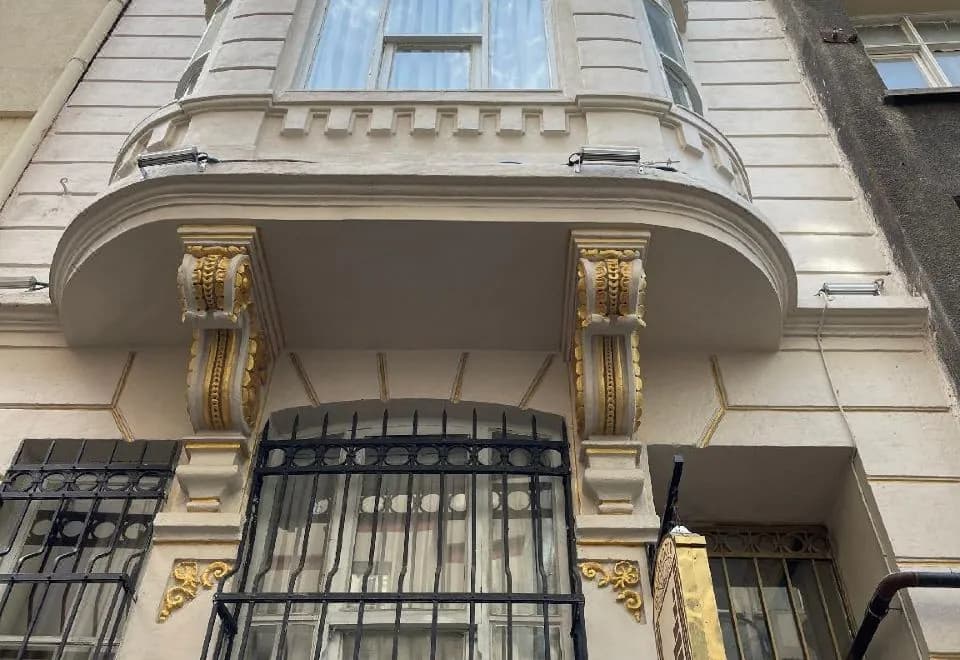 Golden Door Hotel