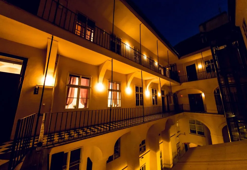 Three Golden Crowns Apartments