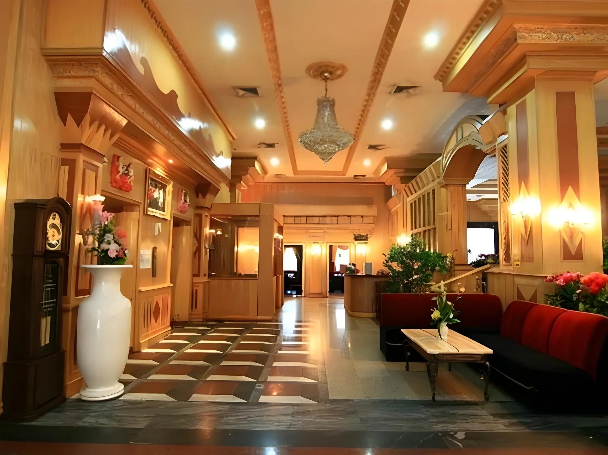 13 Coins Ngamwongwan Hotel