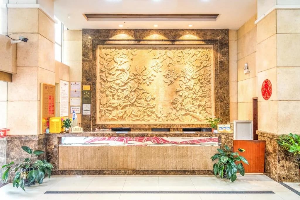 Pazhou Hotel (Guangzhou Convention and Exhibition Center Modiesha Metro Station)