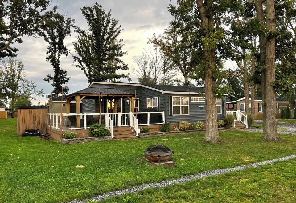 Vine Ridge Resort - Cottages