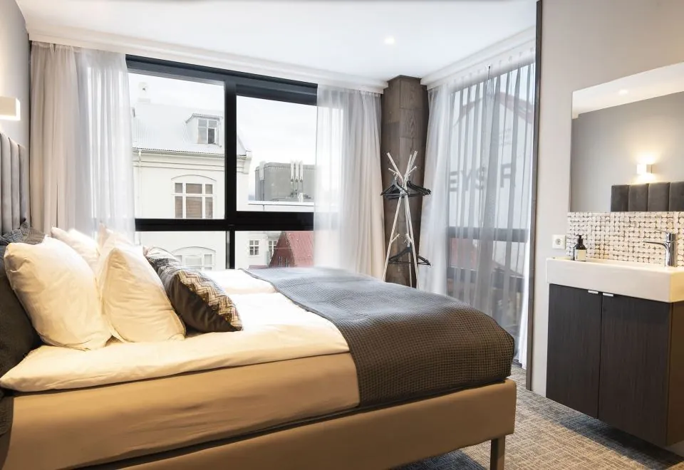 B14 Apartments & Rooms