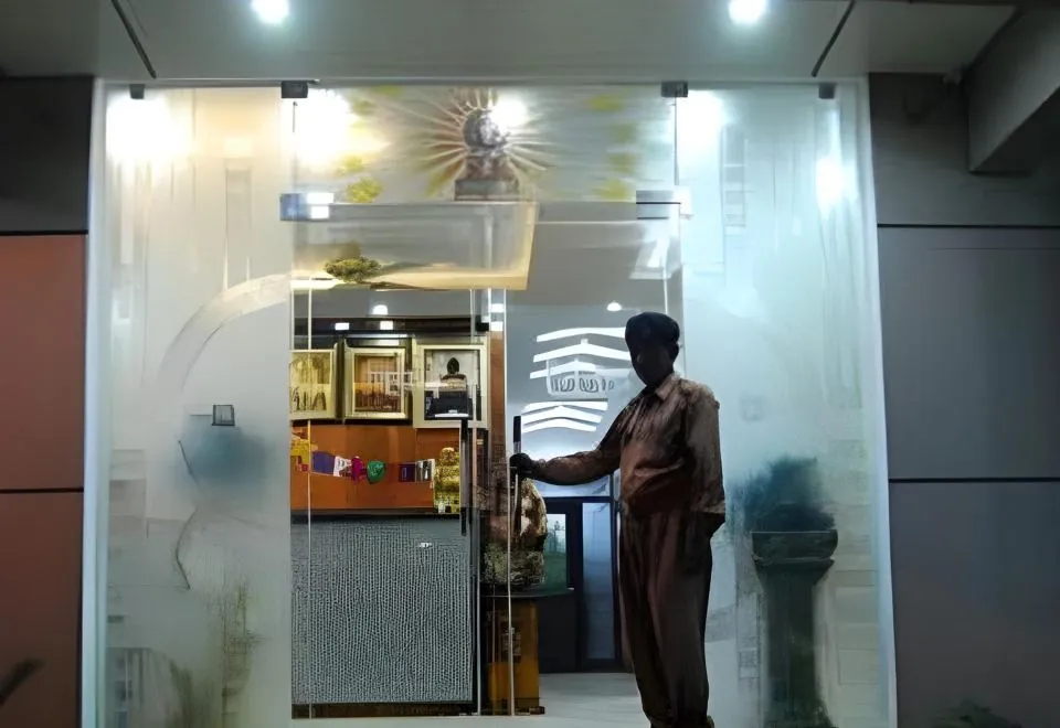 Hotel Jinendra Palace