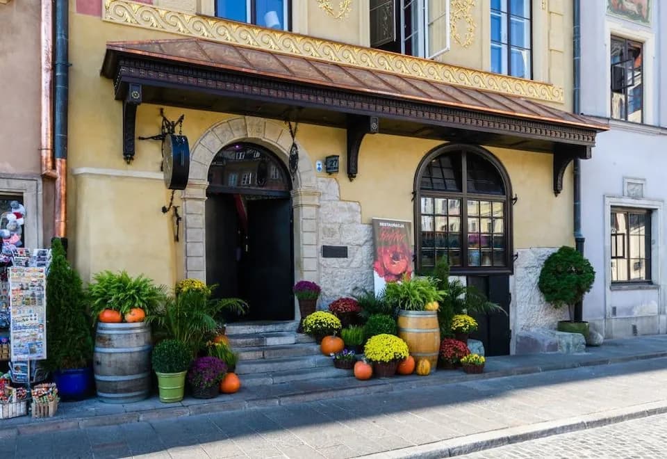 Old Town Square P&O Apartments