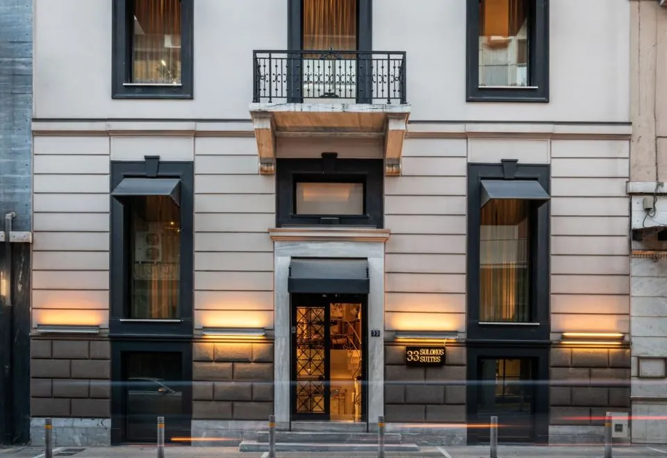 33 Solonos Suites
