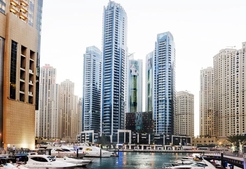 Dream Inn Apartments - Bay Central