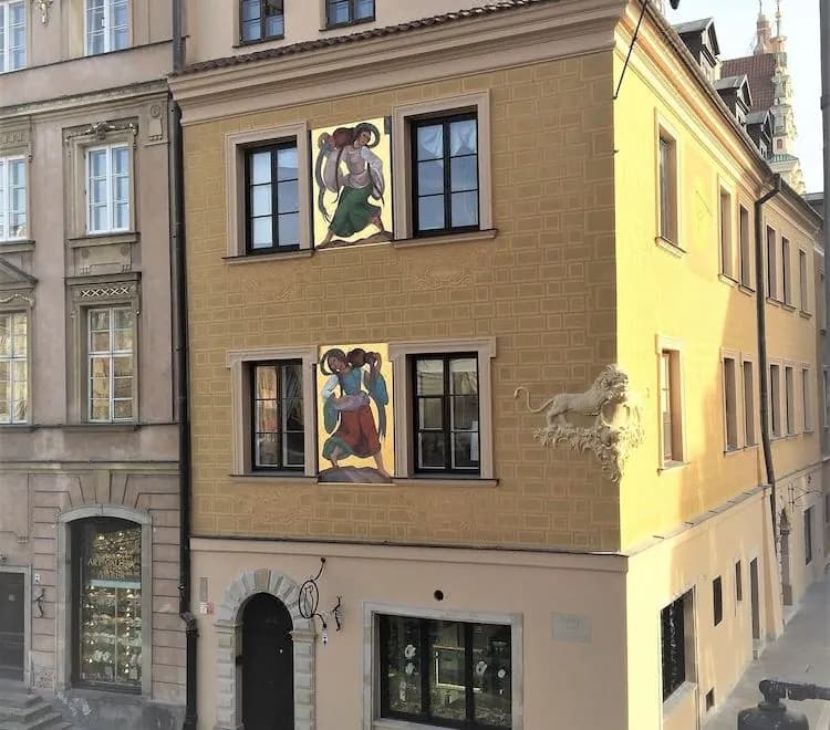 Mondrian Luxury Suites & Apartments Old Town Market Square