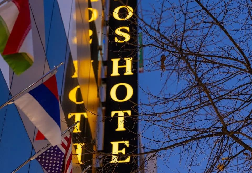 MEROS HOTEL