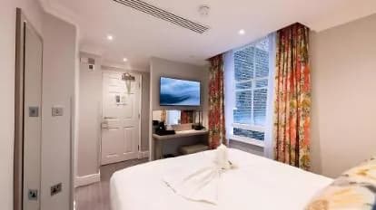 Byron Hotel
