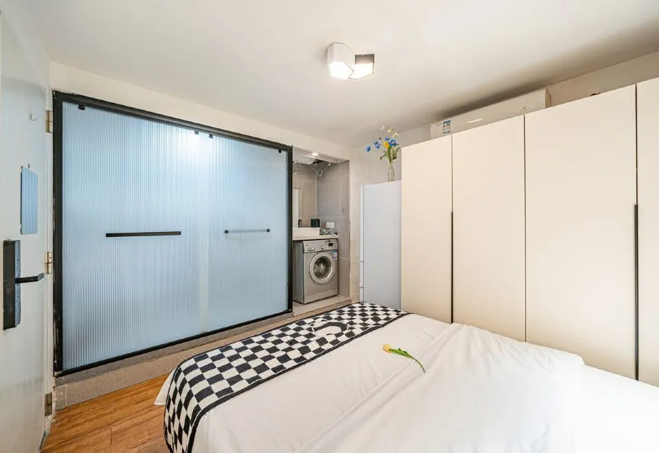 Ruyuan Apartment (Hengshan Road, Fudan University, Zhongshan Hospital Branch)