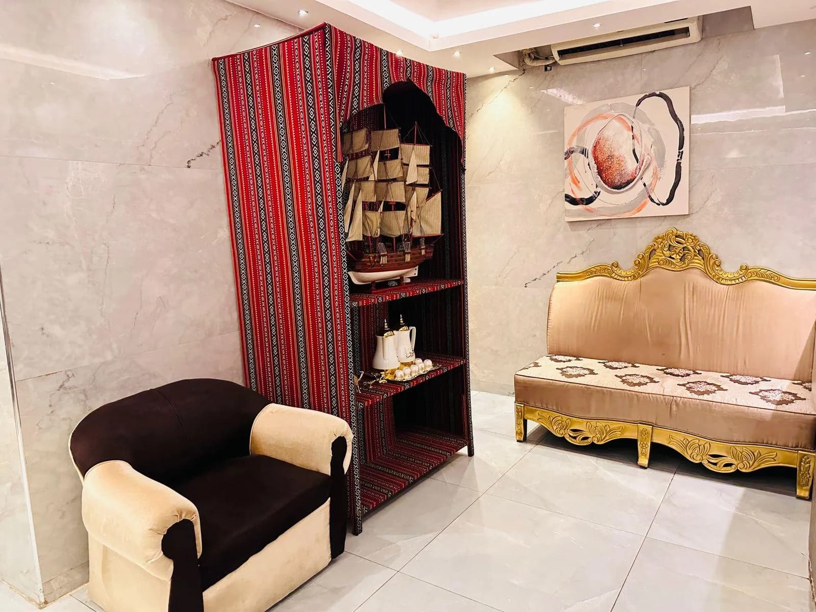 Melody Queen Hotel