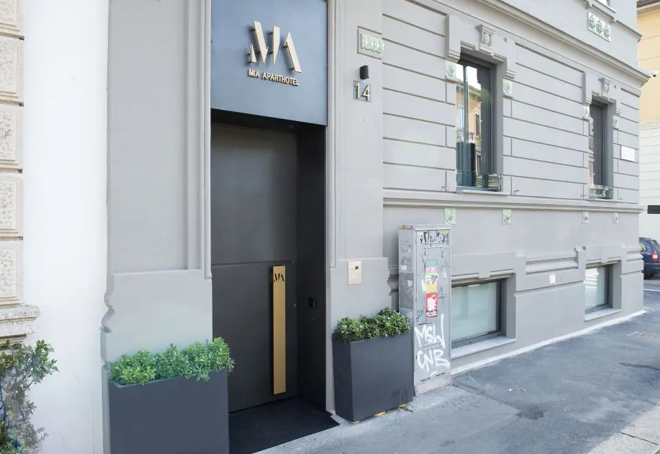 Mia Aparthotel