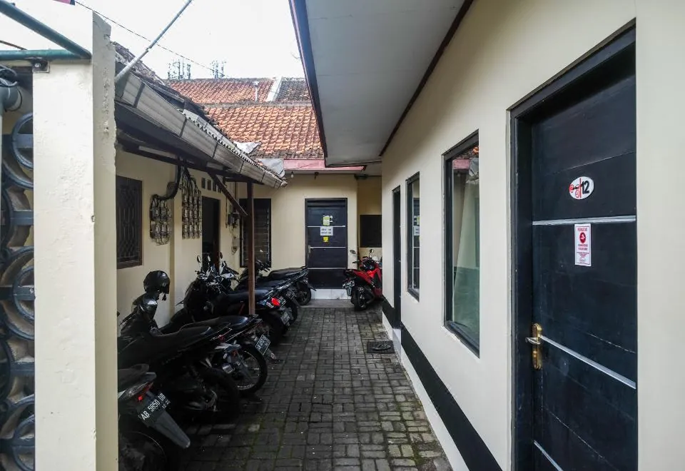 RedDoorz Near Danurejan Malioboro