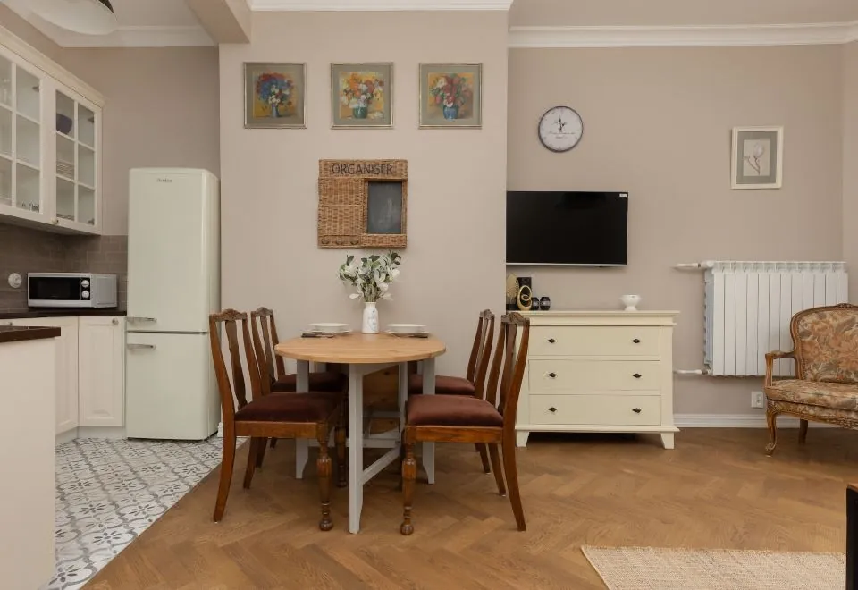 Metro Rondo ONZ Apartment by Renters