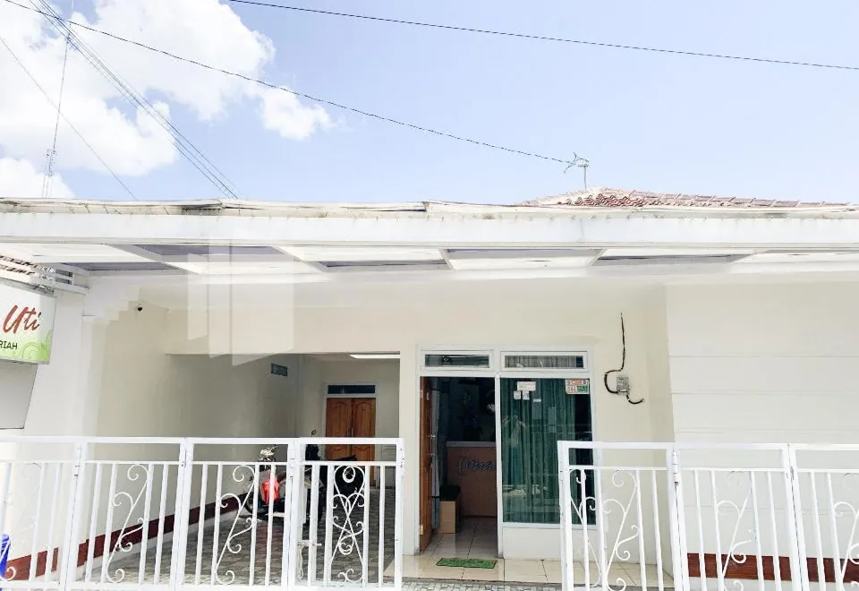 Oma Uti Syariah Mitra RedDoorz near Stasiun Lempuyangan