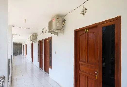 RedDoorz near Plaza Ambarrukmo Yogyakarta