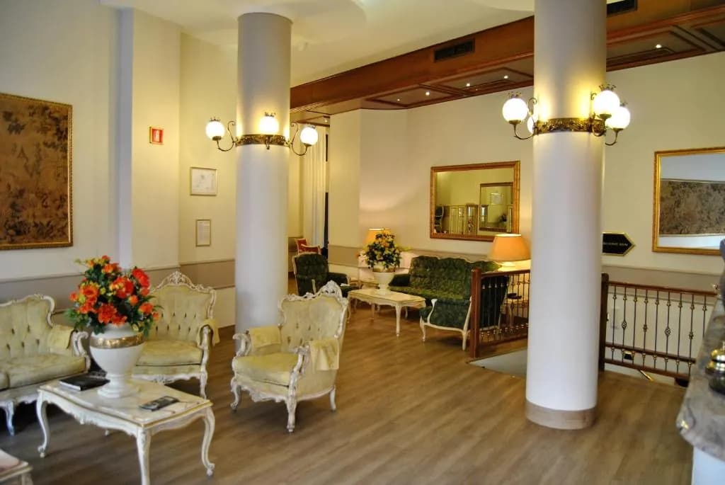 Mokinba Hotels King