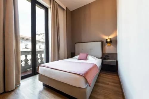 Mokinba Hotels King