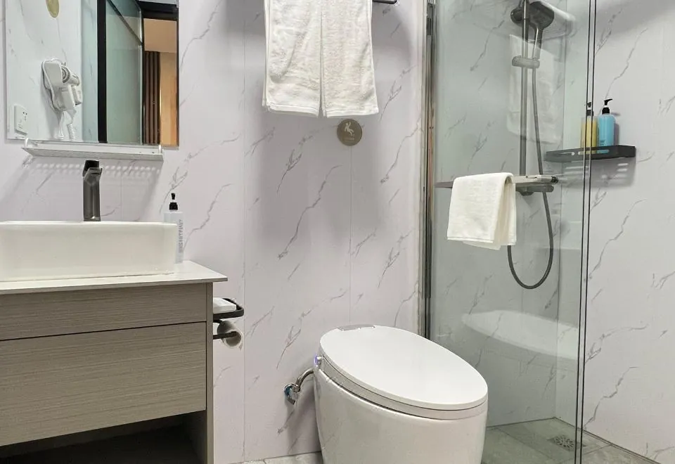 Home Inn Neo (Shanghai Baoshan Road Metro Station)