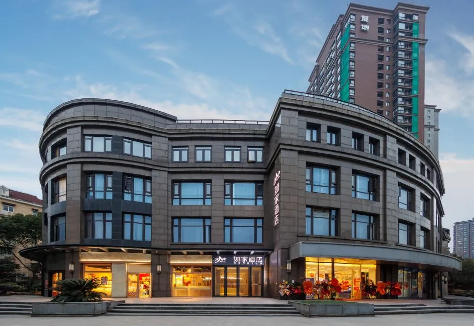 Home Inn Neo (Shanghai Baoshan Road Metro Station)