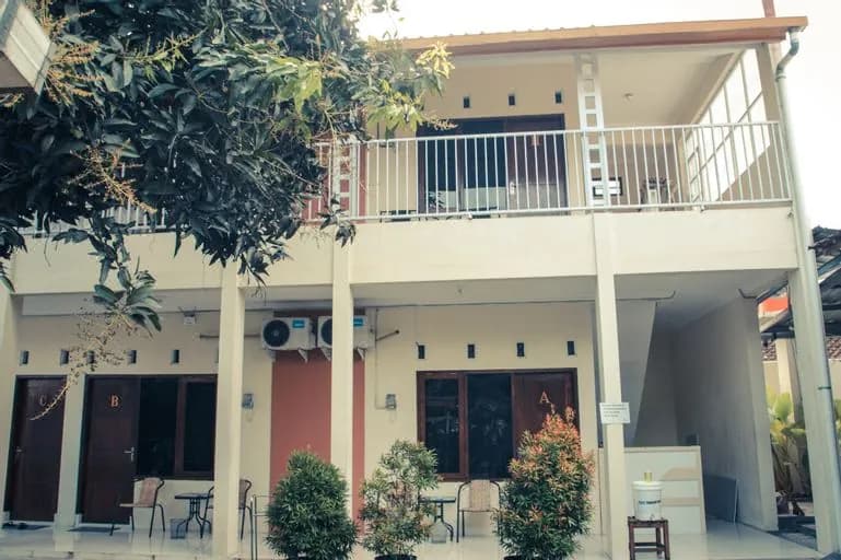 Teratai Guesthouse Mitra RedDoorz near Tugu Yogyakarta