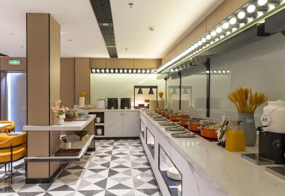 Berman Hotel (Guangzhou Huangpu Dashadi Metro Station)