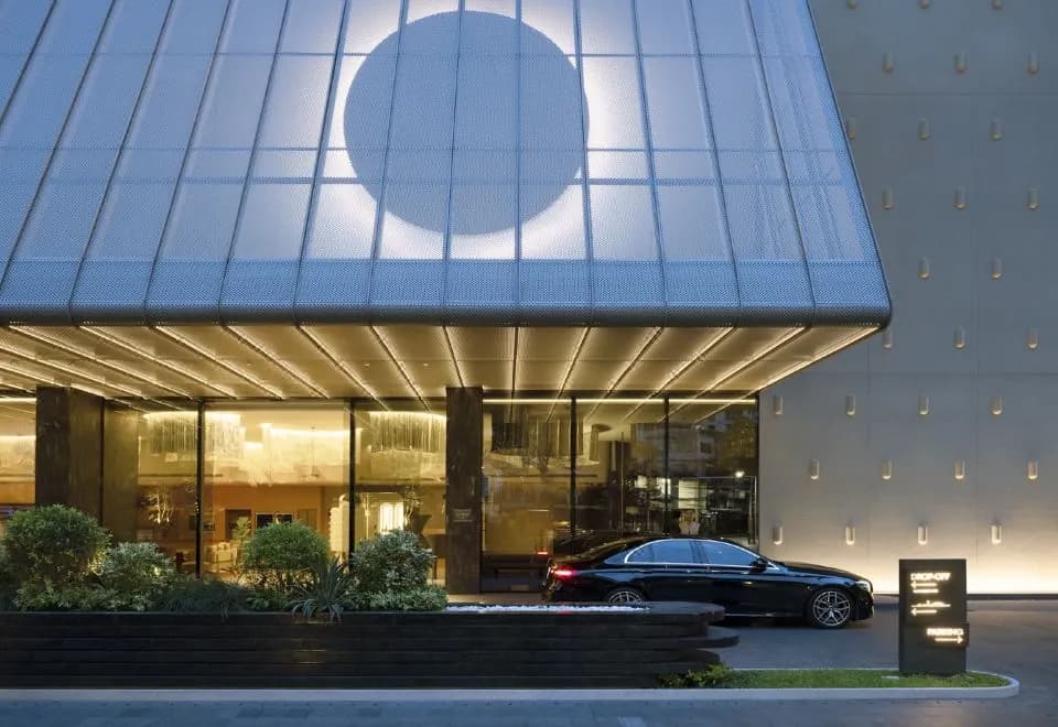 KROMO Bangkok, Curio Collection by Hilton