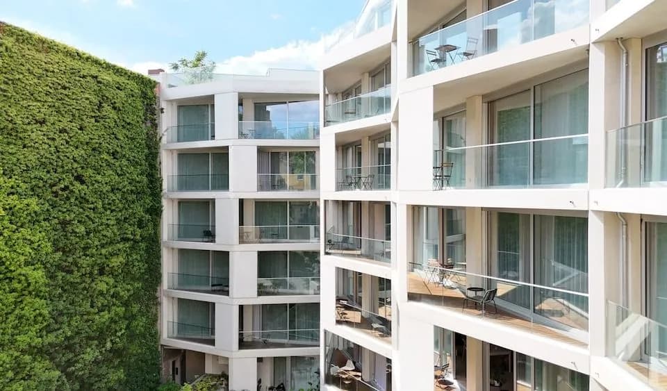 Carlotta Apartments