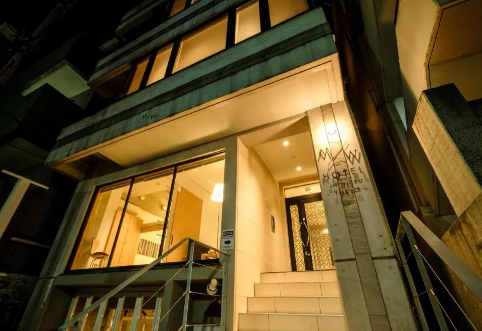 M/W HOTEL