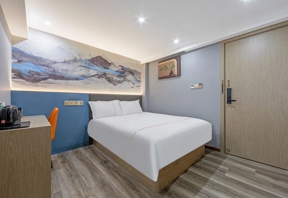 Haoting Light Luxury Hotel Zhenping Road Subway Station