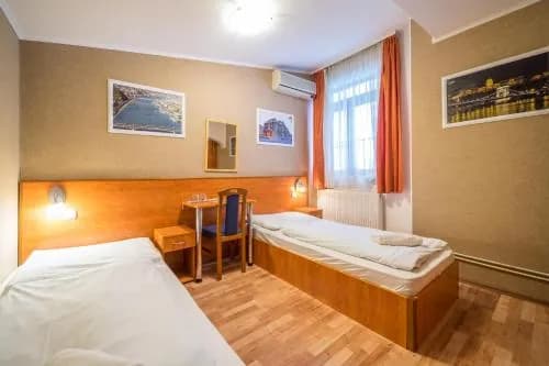 Easy Star Hotel