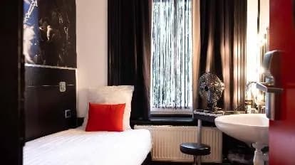 BackStage Hotel